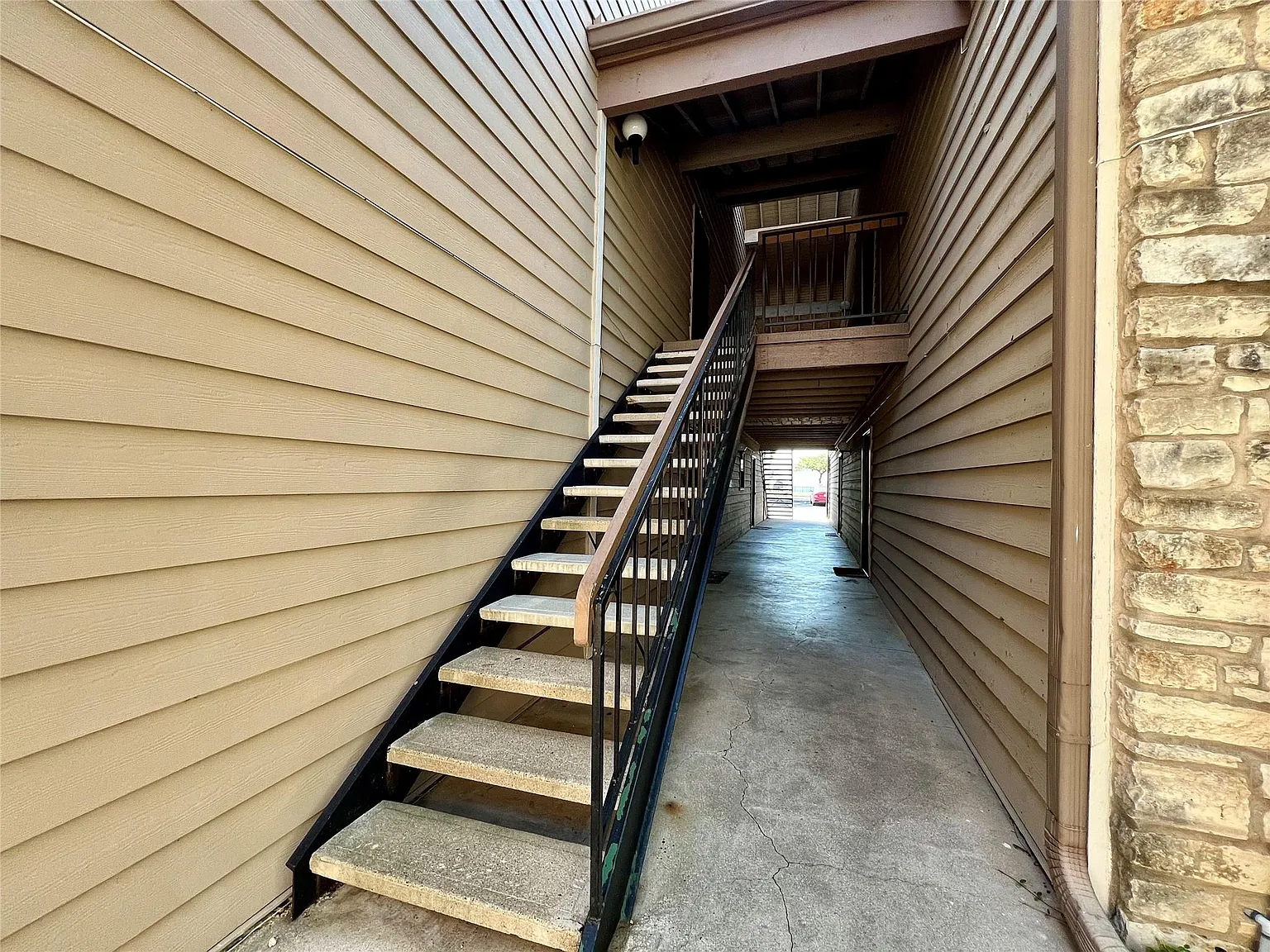 2 bed, 2.0 bath, 853 sqft, $1,198 — Photo 3