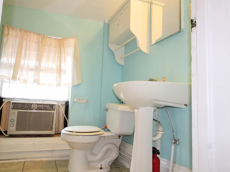 1021 College Ave — Photo 27