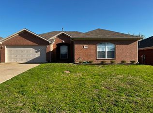 608 Douglas Dr, Mansfield, TX 76063