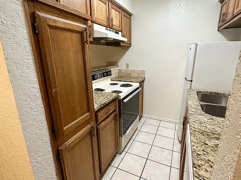 924 W Chestnut St #3 — Photo 6