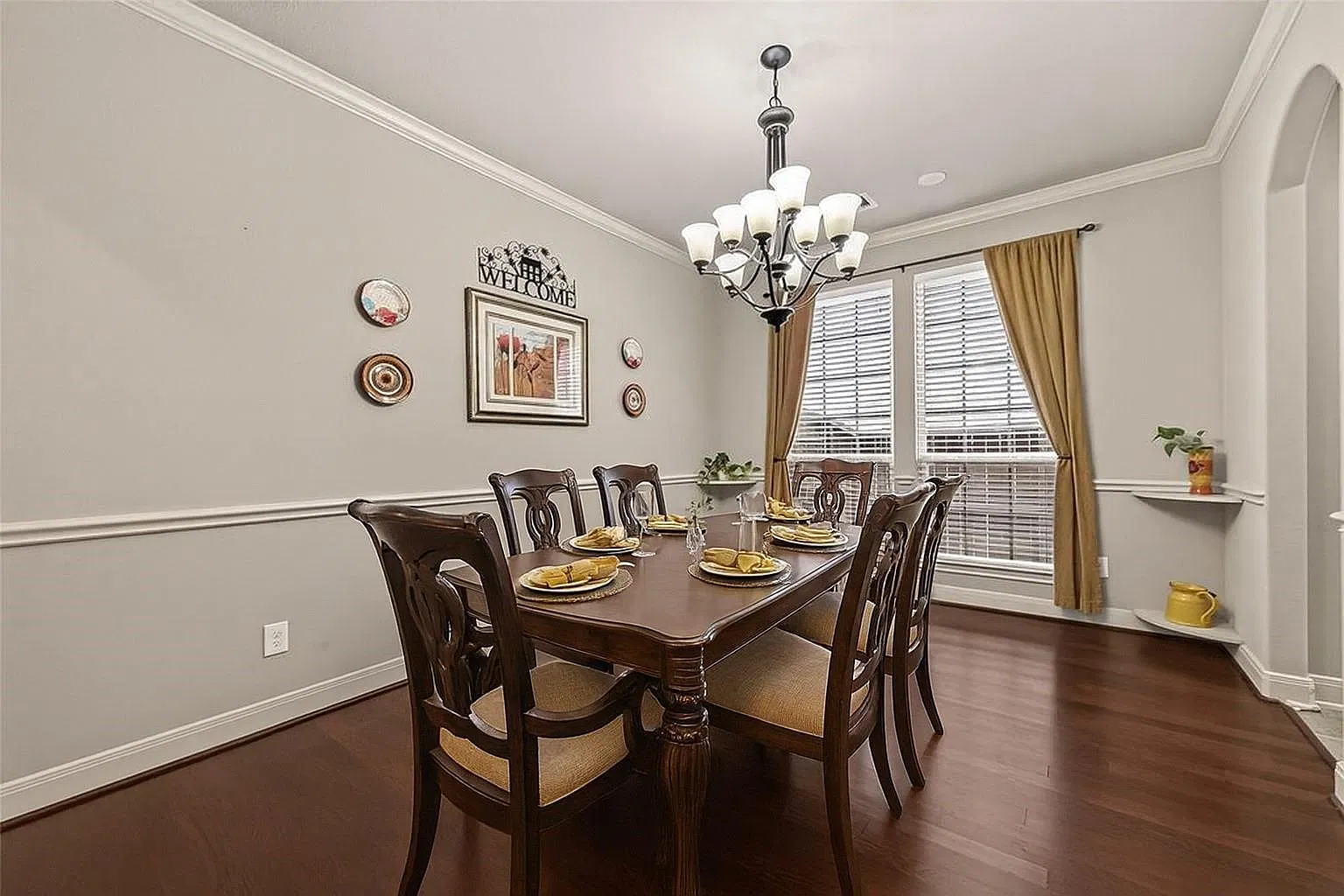 5 bed, 4.5 bath, 3712 sqft, $3,475 — Photo 3