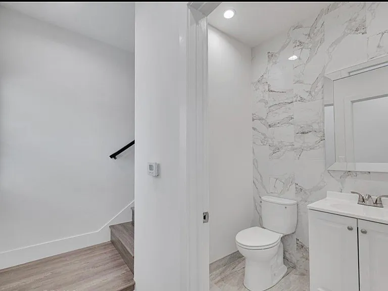 6744 Radford Ave — Photo 13