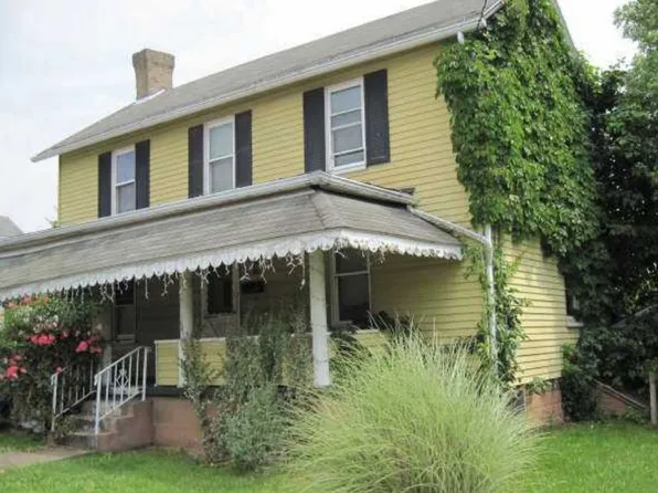 38 5th Ave, Scottdale, PA 15683
