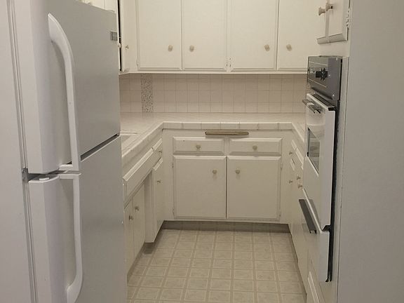 2nd image of 812 N Martel Ave APT 8