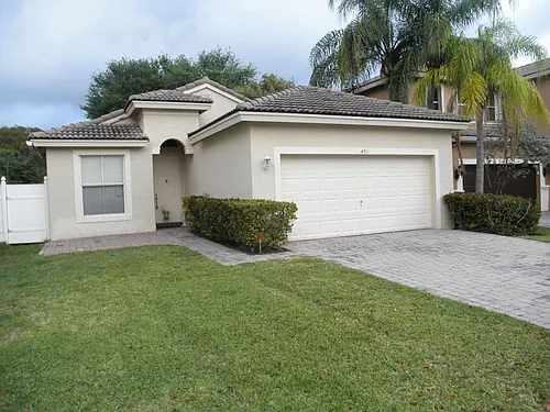 4311 N Magnolia Cir Photo 1