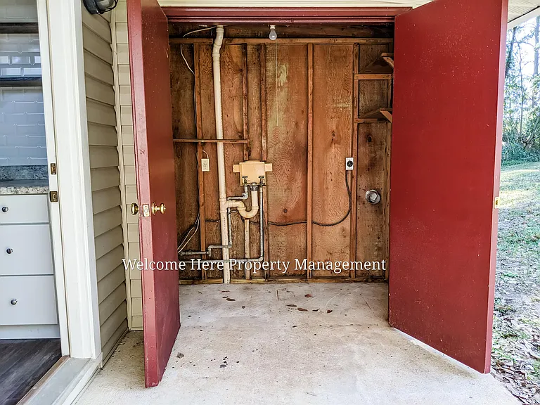 Hookups for washer/dryer