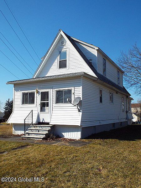 4th image of 1 Young Avenue