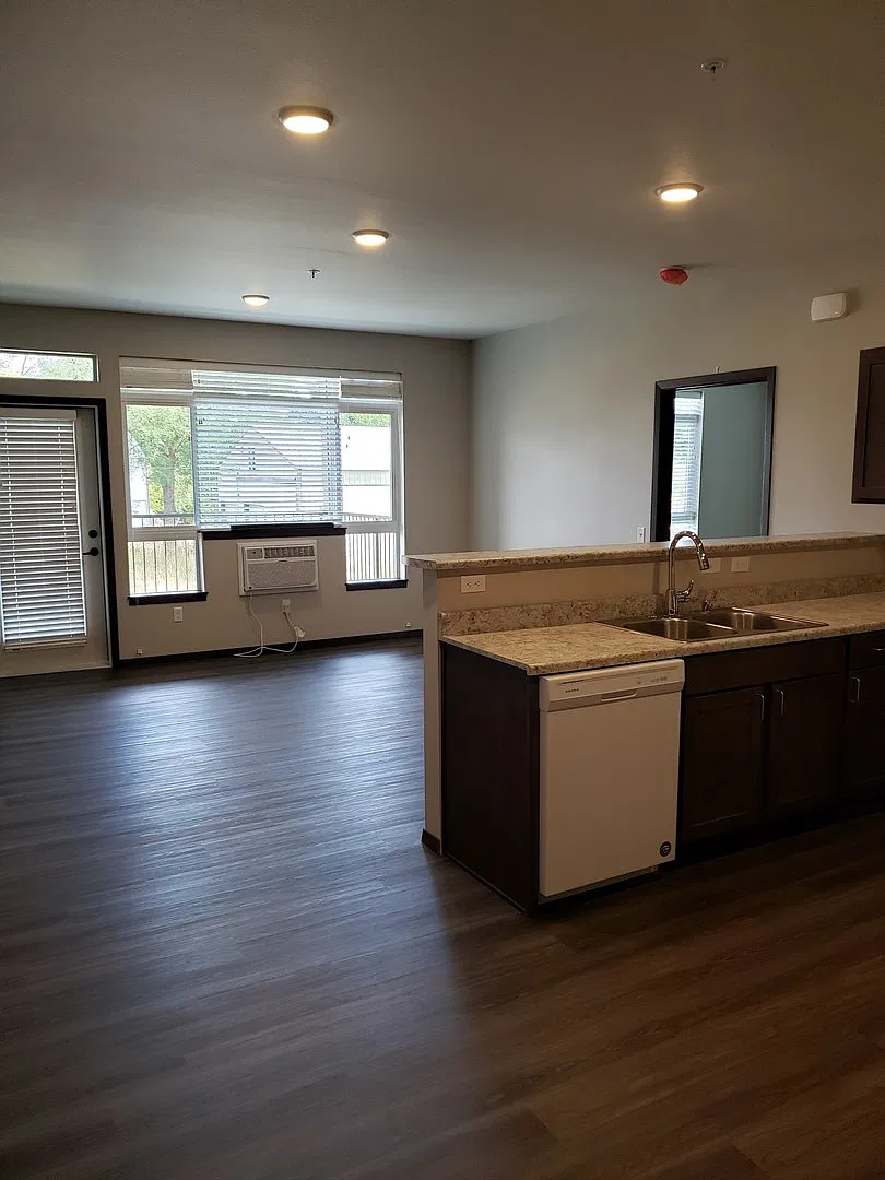 Olive Court Apartments — Photo 3