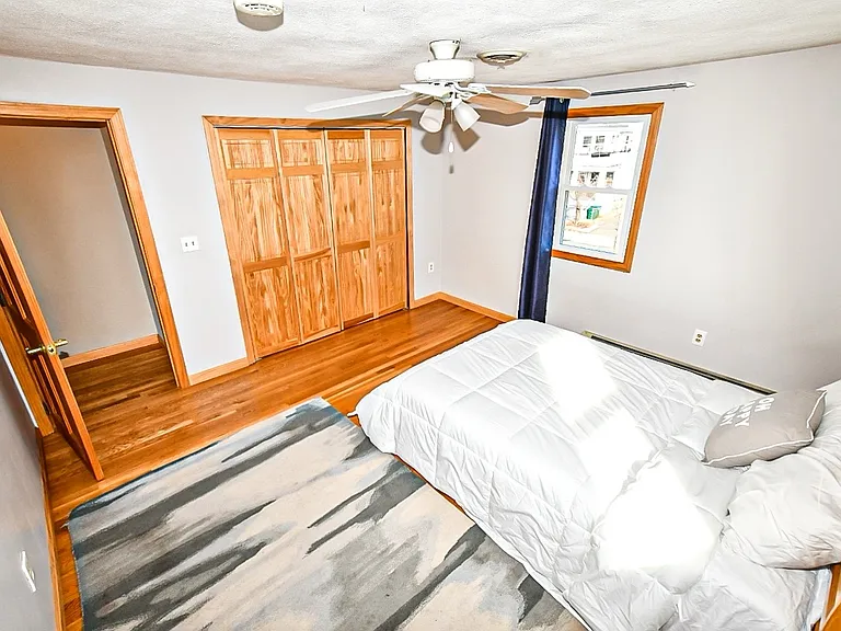 188 Middlesex Ave — Photo 15
