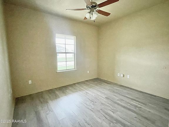 5th image of 127 Piper Dr