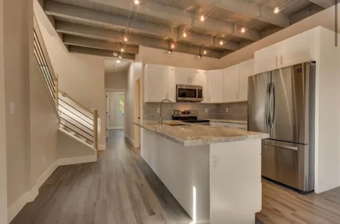 3 bed, 1358 sqft, $4,000 — Photo 1