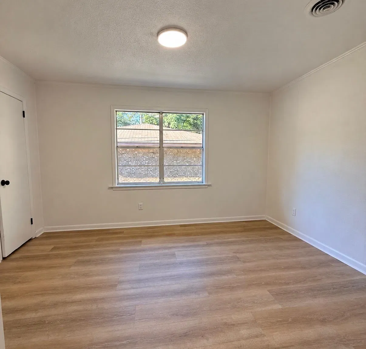 3 bed, 2.0 bath, 1204 sqft, $1,675 — Photo 3
