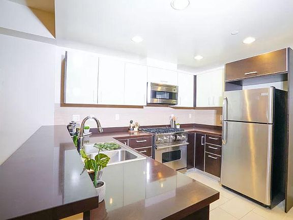 3rd image of 1943 S Pelham Ave #202