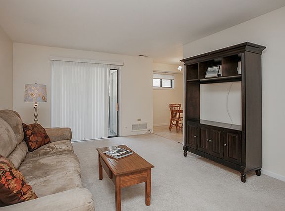 5th image of 2214 Country Club Dr APT 2C