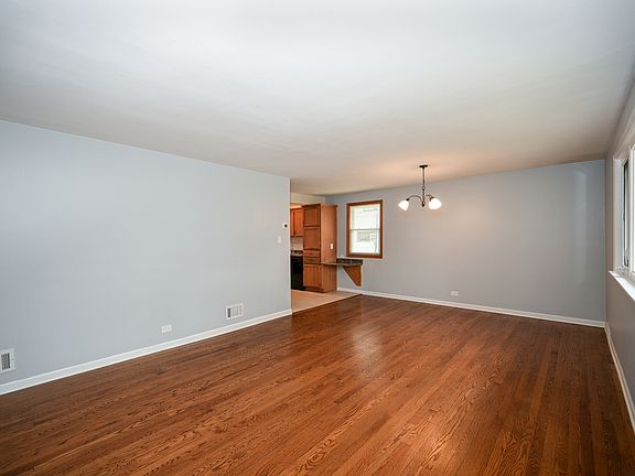4th image of 106 Lodge Ave