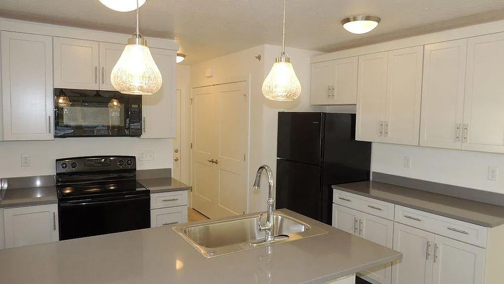 2 bed, 840 sqft, $1,625 — Photo 3