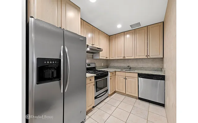 Rented by Douglas Elliman | media 16