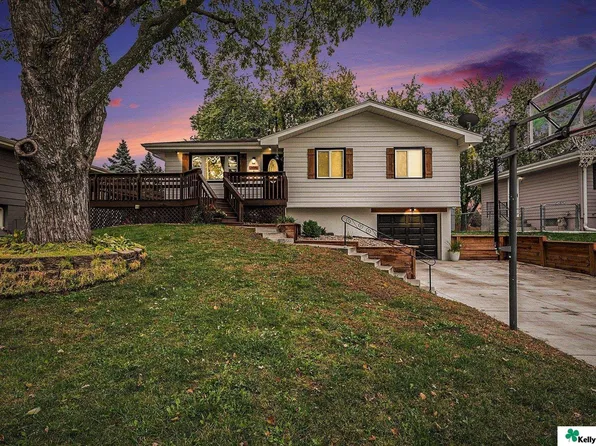 205 Sycamore Cir, Gretna, NE 68028