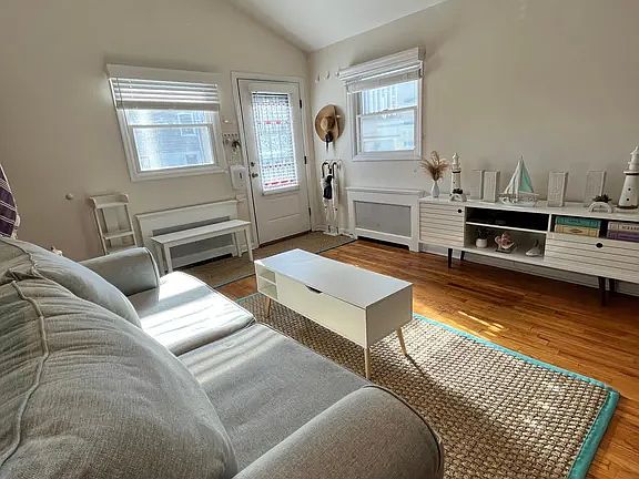 5th image of 271 New York Ave