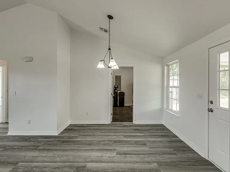 6151 Wooster St — Photo 8