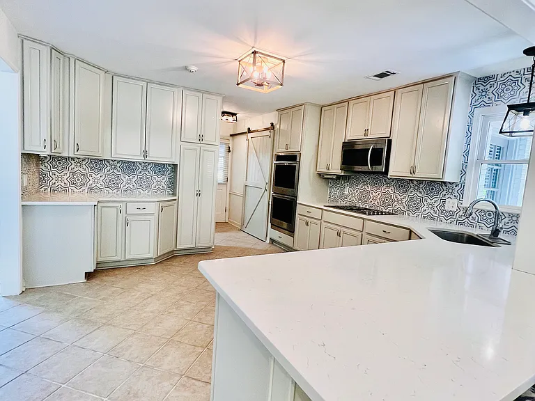 205 Kinderhill Ct — Photo 13