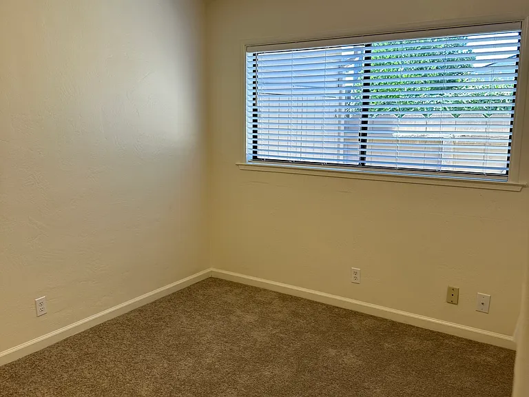 Iverson Cir — Photo 13