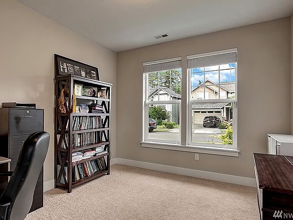 4th image of 910 205th St SW