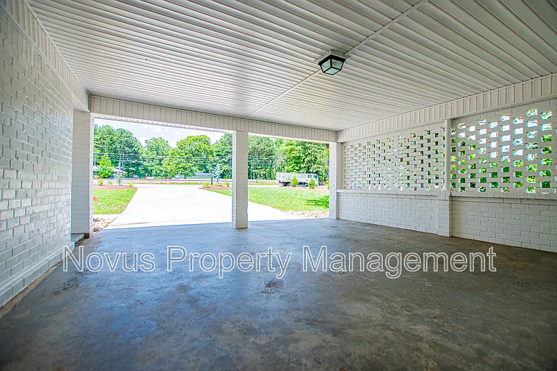 3 bed, 2.0 bath, 1658 sqft, $2,300 — Photo 4