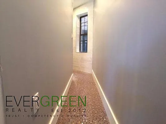 Rented by Evergreen Apartments BK | media 6