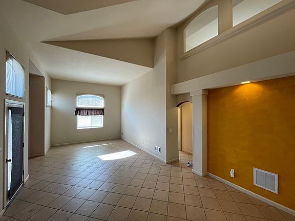 2nd image of 2027 S Pinnacle Dr