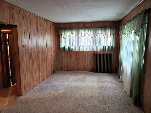 3rd image of 135 W Grant St