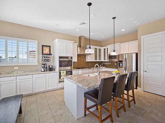 Stunning Gourmet Kitchen