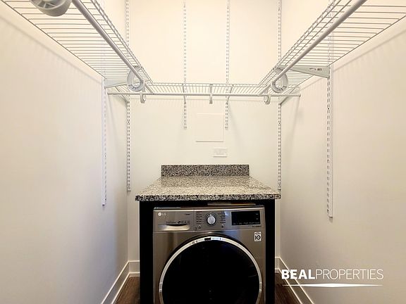 5th image of 429 W Belden Ave #1