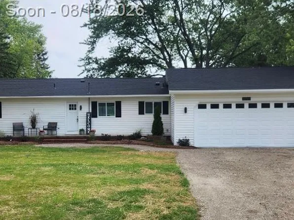 32563 Sutton Rd, Chesterfield, MI 48047