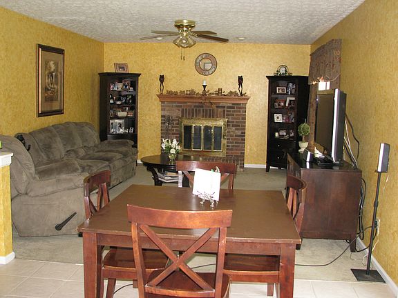 breakfast area/family room