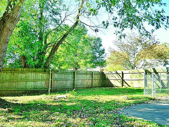 5th image of 10901 Youngtown Dr