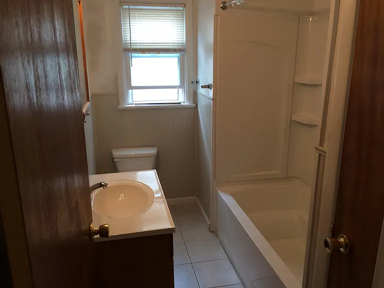 411 W Hickory St — Photo 3