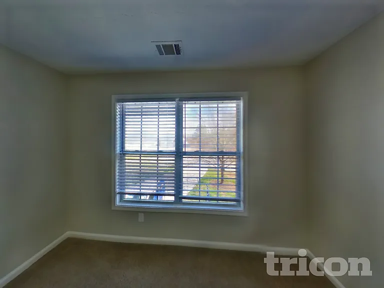 238 Greenland Dr — Photo 12
