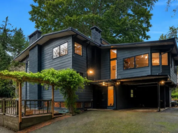4890 The Dl, West Vancouver, BC V7W 1K3