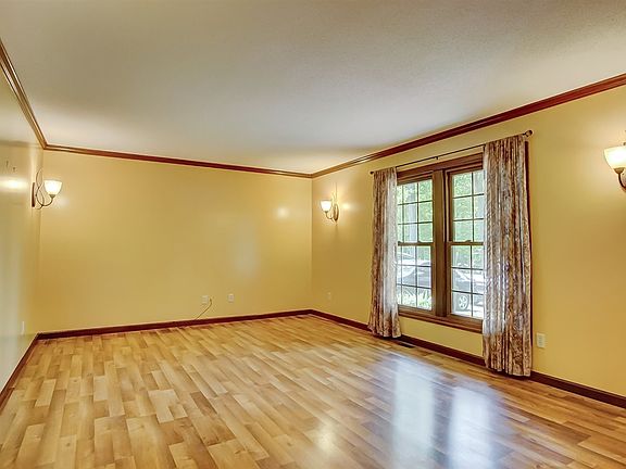 4th image of 1234 N Shagbark Dr