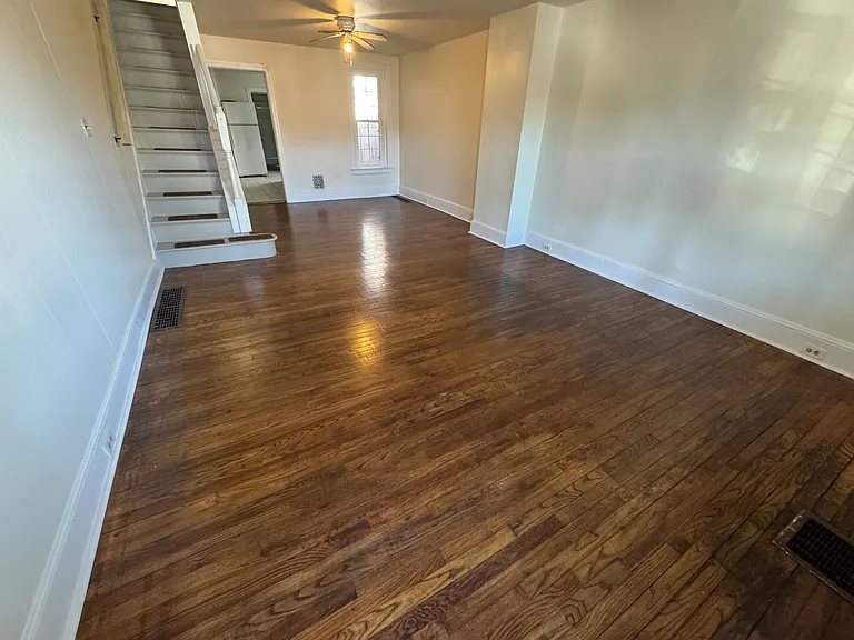 562 Walnut St — Photo 2