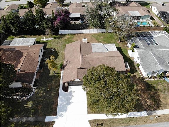 4th image of 7905 Willow Brook Ct