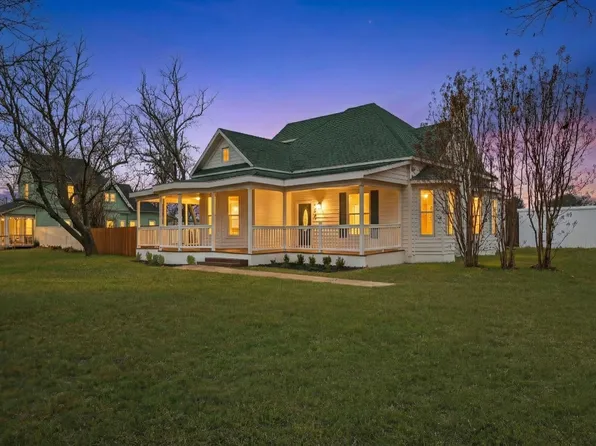 208 S Main St, Collinsville, TX 76233