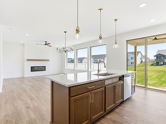 5th image of 427 Walnut Dr