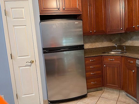 4th image of 1084 Oakcroft Ln