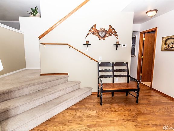 3rd image of 205 N Crestview Dr