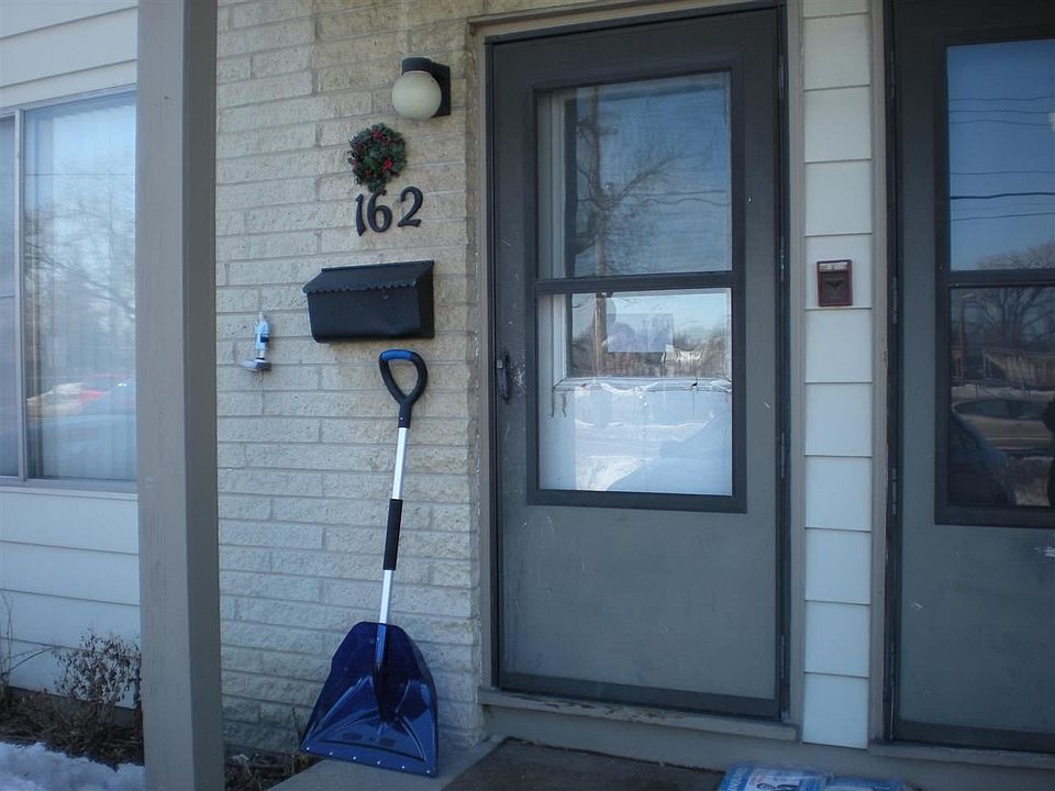 1st image of 166 N Lakewood Gardens Ln
