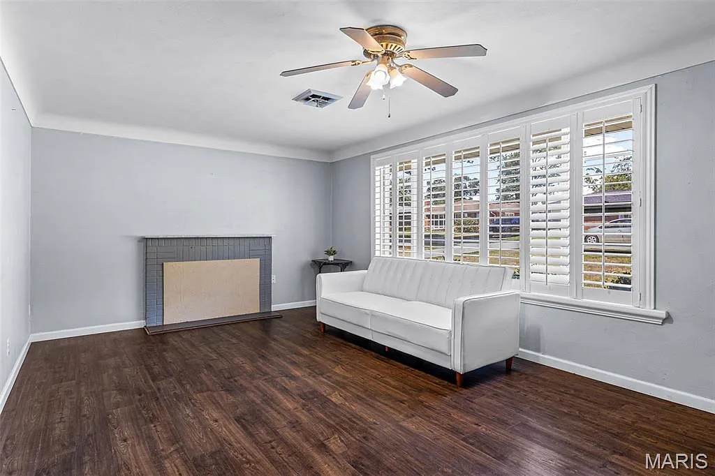 3 bed, 1.0 bath, 1344 sqft, $1,500 — Photo 3