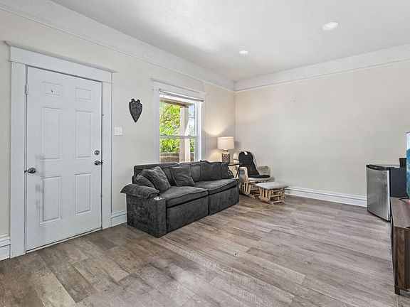 3rd image of 1209 E Orman Ave