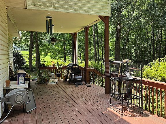 5th image of 215 Ashley Trace Dr